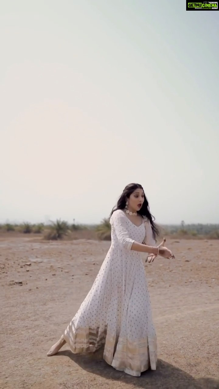 Vrushika Mehta Instagram - Drop your favorite emoji that perfectly describes this reel 🩵 #reelitfeelit #feelitreelit #reels