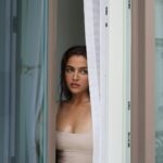 Wamiqa Gabbi Instagram - कुछ यूँ मिलीं नज़र उनसे कि, बाक़ी सब नज़रंदाज़ हो गये… 💄 @cocoballucci_