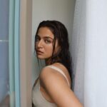 Wamiqa Gabbi Instagram - कुछ यूँ मिलीं नज़र उनसे कि, बाक़ी सब नज़रंदाज़ हो गये… 💄 @cocoballucci_