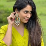 Warina Hussain Instagram - no photo retouching today 🦚 shot by @moajjazapictures #nofilter #throwback #quotestoliveby