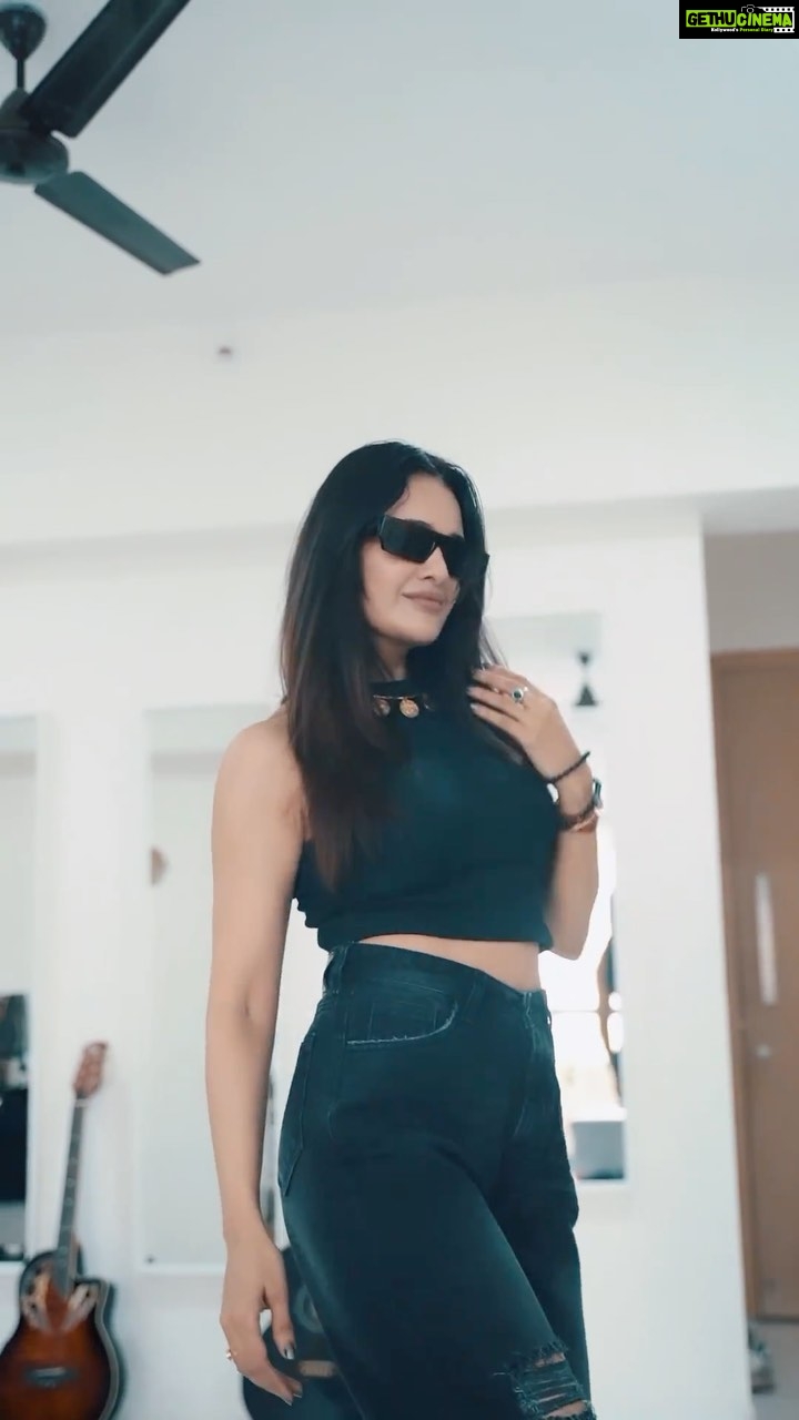 Yuvika Chaudhary Instagram - 👀 #yuvikachaudhary @jolly_tv_