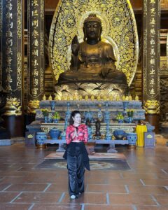 Yuvika Chaudhary Instagram - Pagoda, its astonishing. ❤️🇻🇳