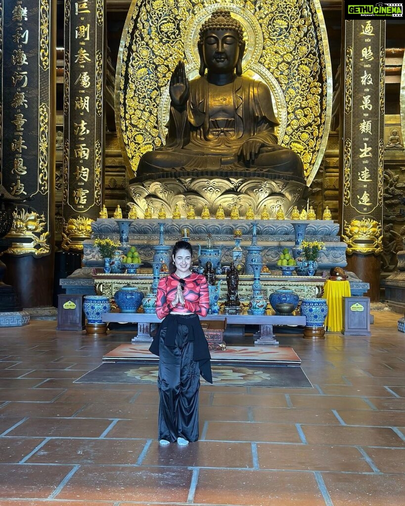 Yuvika Chaudhary Instagram - Pagoda, its astonishing. ❤️🇻🇳