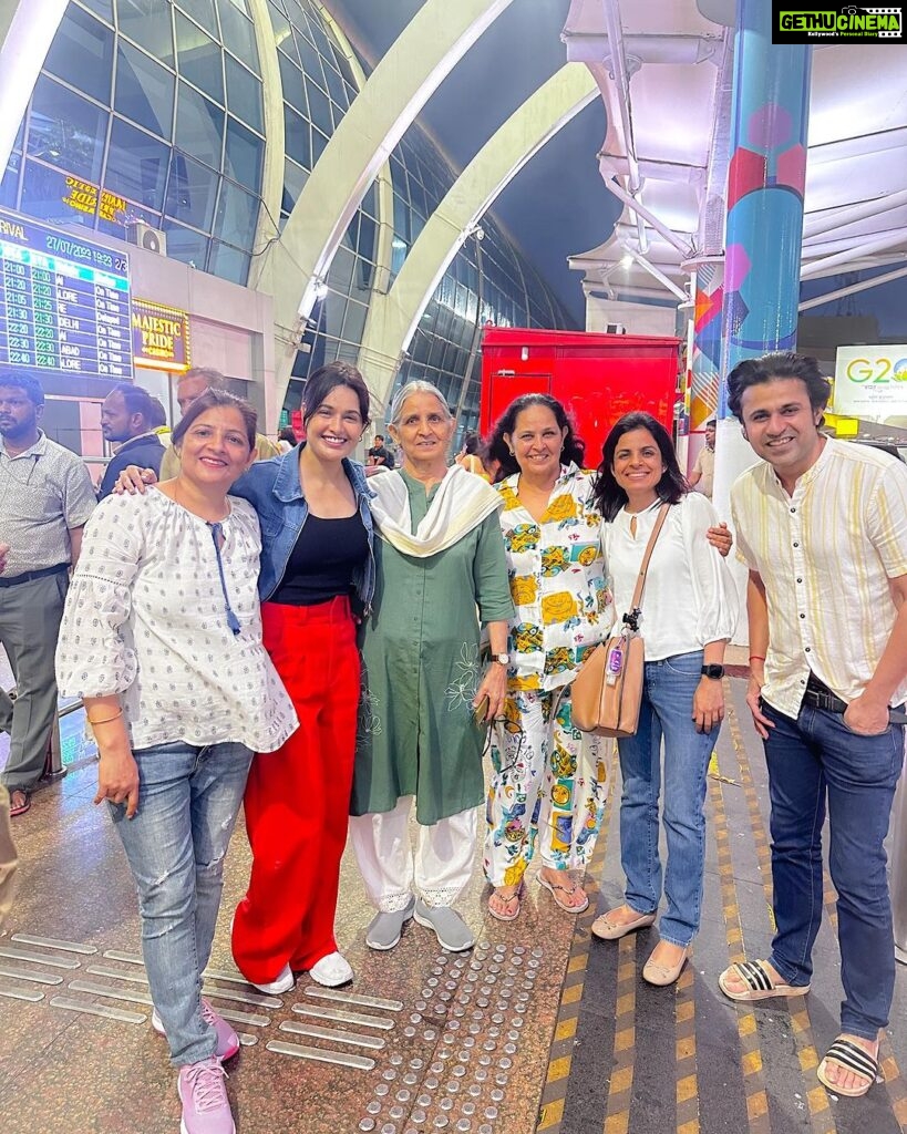 Yuvika Chaudhary Instagram - Missing u all. Masi ,sisters mom brother. #family 🧿💗🧚🏼‍♀💕
