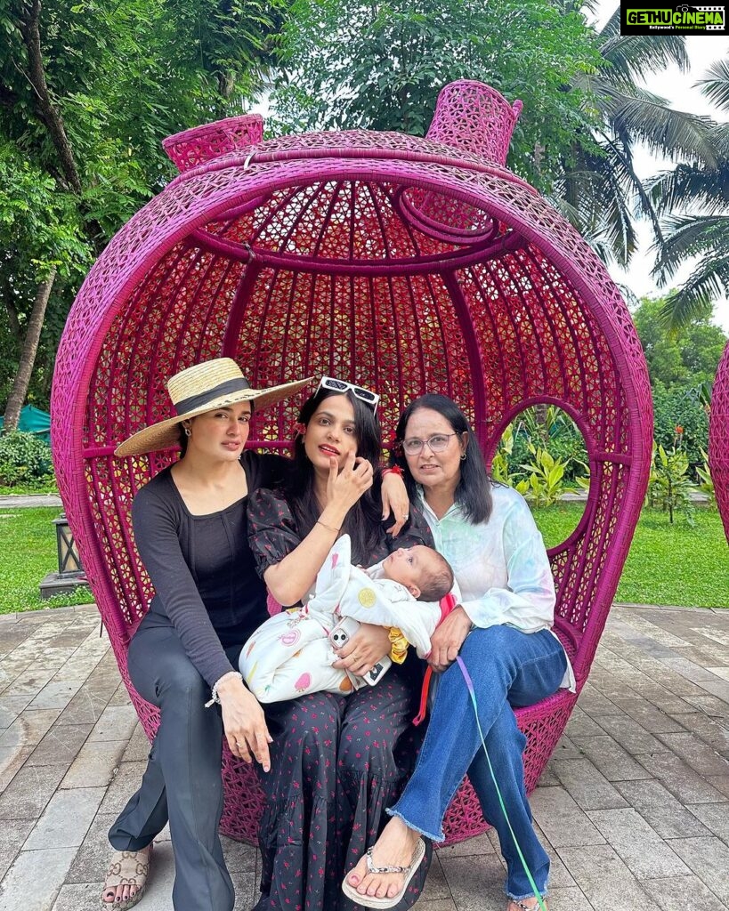 Yuvika Chaudhary Instagram - Family holidays with #PlanetHollywoodGoa #ThinkHolidayThinkJourneyLabel #JourneyLabel #TravelWithJourneyLabel #YouAreSpecial #LuxuryHoliday Planet Holllywood Beach Resort Goa @journeylabel @planethollywoodgoa @viikingclub
