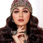 Zoya Afroz Instagram - निगाहों से बयां हो जाती हैं सब बातें..