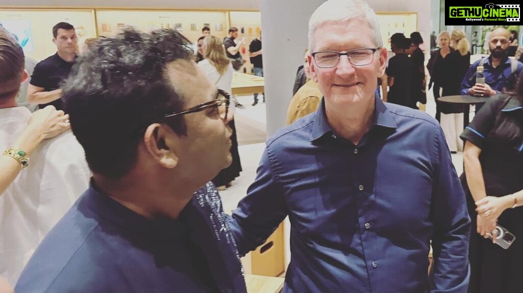 A. R. Rahman Instagram - What are we talking about ? Any guesses ? 🥸 @apple #timcook #applestoremumbai Jio World Center