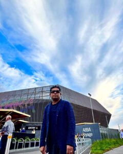 A. R. Rahman Instagram - Is this the Future of live shows ? The success of this installation in a way defines the Timelessness of good artists and bands! #nostalgia #respect #melody #metahuman
Photo by @raheemarahman @nazeef_btos