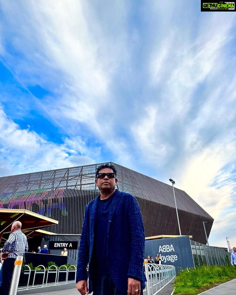 A. R. Rahman Instagram - Is this the Future of live shows ? The success of this installation in a way defines the Timelessness of good artists and bands! #nostalgia #respect #melody #metahuman Photo by @raheemarahman @nazeef_btos ABBA Voyage