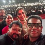 A. R. Rahman Instagram - Our PS gang and the sea of indian future …lit behind …marching forward 😍 @trishakrishnan @karthi_offl @aishu__ @actorjayaram_official @the_real_chiyaan @siva_ananth Anna University