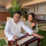 A. R. Rahman Instagram - Jamming with the most promising female Director @aishwaryarajini for #lalsalaam in mumbai.#தமிழ் Mumbai, Maharashtra