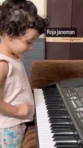 A. R. Rahman Instagram - Our 90s love songs have brewed into today’s lullabies😍#kadalrojave #roja 🌹EPI