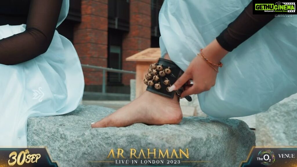 A. R. Rahman Instagram - A tribute performance leading to the AR Rahman concert… Full Video coming soon. Book tickets 👉 https://www.axs.com/uk/events/496579/a-r-rahman-tickets?skin=theo2 @hamsinientertainment @btosproductions @aasett_digital @theo2london @axs_uk #ARRahman #ARRahmanLive #ARRLiveinLondon #Rahmanism #arrahmanmusical🎧🎶 #arrahmanmusic #arrahman_360 #arrahmansongs #arrahmanlive2023 #arrlive #arrliveinconcert #Rahmania O2 Arena