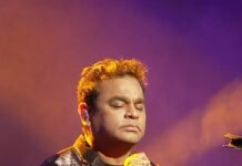 A. R. Rahman Instagram - Extraordinary 🤩 @arrahman performs ‘Chaiyya Chaiyya’ live @theothersongs 👏 #theothersongs #arrahman #chaiyyachaiyya #reelsmusic #musicreels