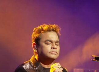 A. R. Rahman Instagram - Extraordinary 🤩 @arrahman performs ‘Chaiyya Chaiyya’ live @theothersongs 👏 #theothersongs #arrahman #chaiyyachaiyya #reelsmusic #musicreels