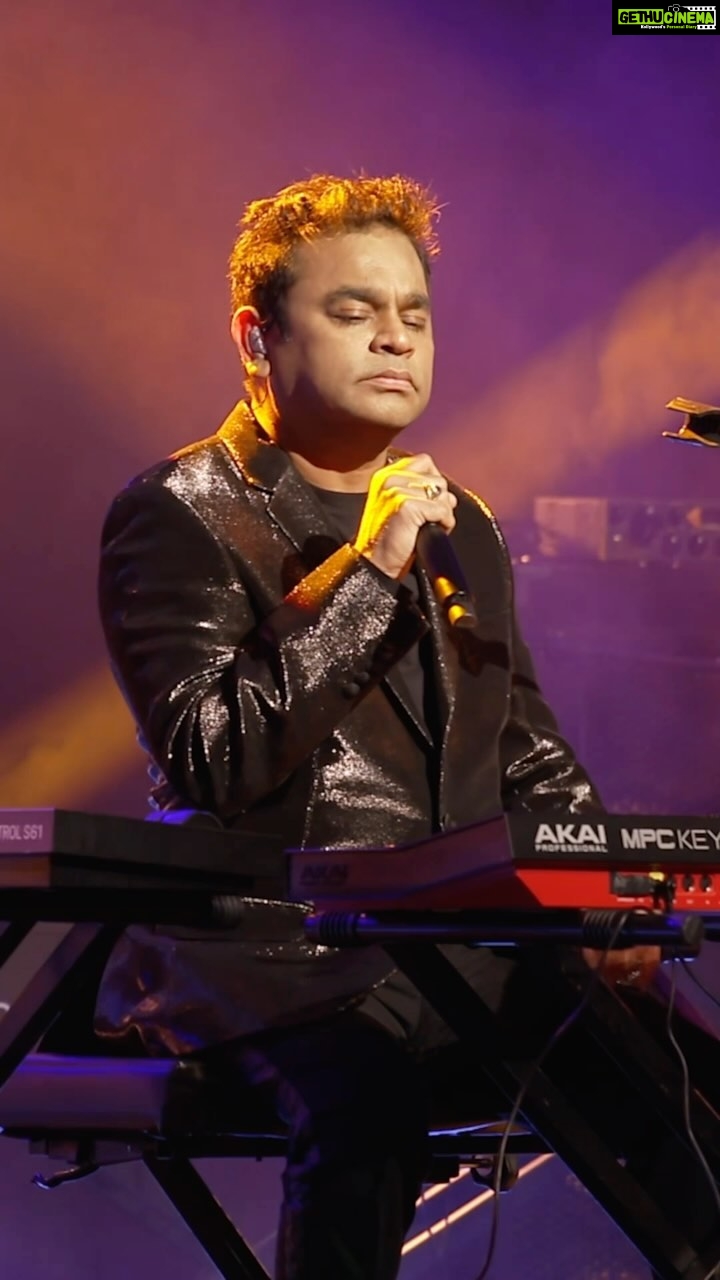 A. R. Rahman Instagram - Extraordinary 🤩 @arrahman performs ‘Chaiyya Chaiyya’ live @theothersongs 👏 #theothersongs #arrahman #chaiyyachaiyya #reelsmusic #musicreels