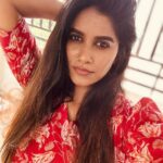 Aadhirai Soundarajan Instagram – 🫰🏻

#aadhiraisoundararajan #love #life #girl #smile #cute #beauty #crush #her #she #look #actress #tamilactress #tamilserialactress #kollywood #longhair #nosepiercing #nosering #eyes #happy #red #redlips Chennai, India