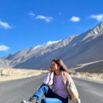 Aahana Kumra Instagram - Endless blue skies🌧️🦋❄️🩵 From Shyok River to Pangong The sunsets and the sun rises! India has never looked so so so pretty to me! 💕💕🇮🇳🇮🇳 Agar Leh nahi dekha toh kya dekha 🫶🌸☀️🦋❄️🍎⛰️🫶🇮🇳 Sweater : @marksandspencerindia Boots : @decathlonsportsindia #incredibleindia #lehdiaries . . . . #leh #lehladakh #aahanakumra #wednesday #india #travel #travelling #travelgram #travelphotography #shyokriver #nubravelley #pangonglake #blueskies #lakes #naturephotography #nature #nofilter Shyok Valley
