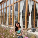 Aahana Kumra Instagram – Flowers don’t compete with one another! 🌸🫶
They just bloom 💕🌸💕🌸
#latepost 
#trendingsongs 
.
.
.
.
#trending #trendingreels #trendingnow #trendingaudio #reelsinstagram #reelsindia #reelitfeelit #reelkarofeelkaro #lehdiaries #lehladakh #solofemaletraveler #womeninspiringwomen #aahanakumra