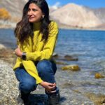 Aahana Kumra Instagram – One idiot meets three idiots at Pangong Lake 💕☀️🫶🦋🪻🌸🍎❄️🤸‍♀️💓💛
These photos require no filter because everything is so so so gorgeous! 🦋💕
But body is super confused… with the scorching heat! Like thappad waala sun!☀️ and wind is so cold like freezer mein daal diya hai❄️❄️
But mazaa aaya 🤸‍♀️🌸🦋💕☀️❄️
Love my India 🇮🇳🫡
#leh 
#pangonglake 
.
.
.
#lehdiaries #ladakh #lehladakh #proudindian #india #incredibleindia #aahanakumra #ladakhtourism Pangong Lake, Ladakh
