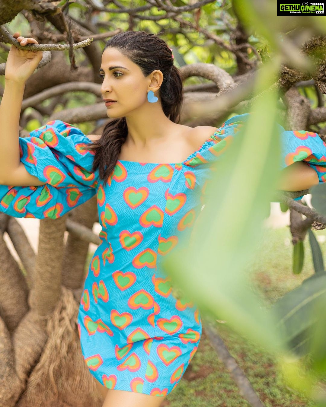 Aahana Kumra Instagram - We’ll always have our blue skies 💙🦋🌧️🧿🤸♀️☀️ Photography : @yashjangidphotography Creative director : @abhimanyusinghtomarr Styling : @juhi.ali Make up and hair : @omsenmakeup Location : @theclubmumbai #autumnleaves . . #tuesday #tuesdaythoughts #tuesdayvibes #aahanakumra #photoshoot #photooftheday #photography #portraitphotography The Club Mumbai