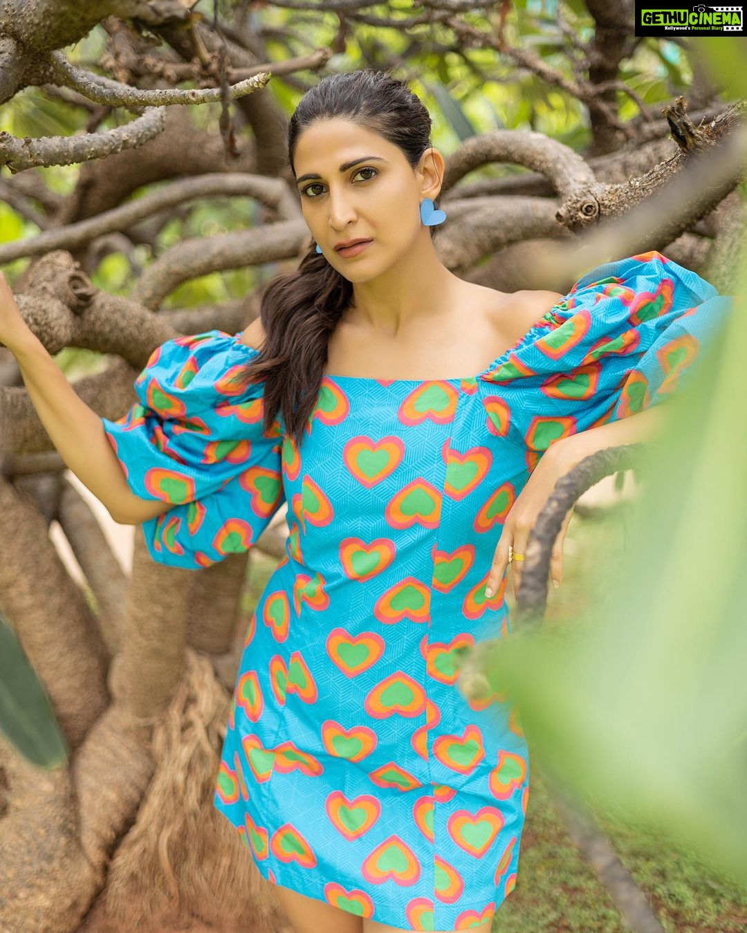 Aahana Kumra Instagram - We’ll always have our blue skies 💙🦋🌧️🧿🤸♀️☀️ Photography : @yashjangidphotography Creative director : @abhimanyusinghtomarr Styling : @juhi.ali Make up and hair : @omsenmakeup Location : @theclubmumbai #autumnleaves . . #tuesday #tuesdaythoughts #tuesdayvibes #aahanakumra #photoshoot #photooftheday #photography #portraitphotography The Club Mumbai