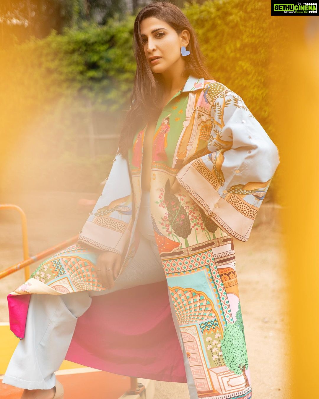 Aahana Kumra Instagram - 🍁🍁 pumpkin season 🎃🎃 Photography : @yashjangidphotography Creative director : @abhimanyusinghtomarr Styling : @juhi.ali Make up and hair : @omsenmakeup Location : @theclubmumbai #autumnleaves . . #tuesday #tuesdaythoughts #tuesdayvibes #aahanakumra #photoshoot #photooftheday #photography #portraitphotography The Club Mumbai