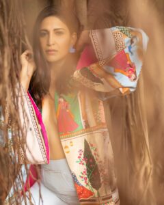 Aahana Kumra Instagram - Falling leaves🍁🍁 pumpkin please 🎃🎃 Photography : @yashjangidphotography Creative director : @abhimanyusinghtomarr Styling : @juhi.ali Make up and hair : @omsenmakeup Location : @theclubmumbai #autumnleaves . . #tuesday #tuesdaythoughts #tuesdayvibes #aahanakumra #photoshoot #photooftheday #photography #portraitphotography The Club Mumbai