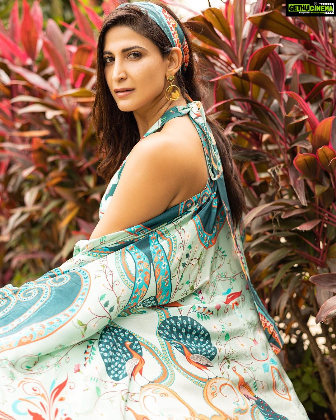 Aahana Kumra Instagram - I always travel light ☀️☀️🌧️🌧️ Photography : @yashjangidphotography Creative director : @abhimanyusinghtomarr Styling : @juhi.ali Make up and hair : @omsenmakeup Location : @theclubmumbai #mondayblues . . . . #monday #mondaymotivation #mondaymood #mondayvibes #aahanakumra #photoshoot #photooftheday #photography #portraitphotography The Club Mumbai