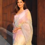 Aahana Kumra Instagram - Romancing the golden hour! 🌇🌅🌞The beauty of it all! 💕🌸🫶 Unedited and unfiltered🌸💕🫶🌅 Also one of my fav songs evaaaaa💕 Photos : @karanhenry Saree draping : @kkiranseth #sareenotsorry #sareelover . . . . #saree #premierday #indianfestival #festivities #festivalfashion #indianoutfit #aahanakumra #tuesday #tuesdaythoughts Mumbai - मुंबई