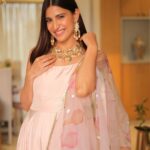 Aahana Kumra Instagram - Happy Bhai Duuj to everyone celebrating today! Also the Diwali dump will go on for another week because the Diwali parties aren’t over yet 🪔🧨💕🫶🥂🫣🫠😘 Looking like a gulab coconut barfi 💕🌸 Outfit : @picchika Jewellery : @the_jewel_factor @juhi.ali Photos : @karanhenry #happydiwali . . . . #diwali #diwalidecorations #festiveseason #indianfestival #diwali2023 #diwalidecor #aahanakumra #alldressedup Mumbai - मुंबई