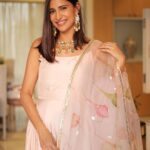 Aahana Kumra Instagram - Happy Bhai Duuj to everyone celebrating today! Also the Diwali dump will go on for another week because the Diwali parties aren’t over yet 🪔🧨💕🫶🥂🫣🫠😘 Looking like a gulab coconut barfi 💕🌸 Outfit : @picchika Jewellery : @the_jewel_factor @juhi.ali Photos : @karanhenry #happydiwali . . . . #diwali #diwalidecorations #festiveseason #indianfestival #diwali2023 #diwalidecor #aahanakumra #alldressedup Mumbai - मुंबई