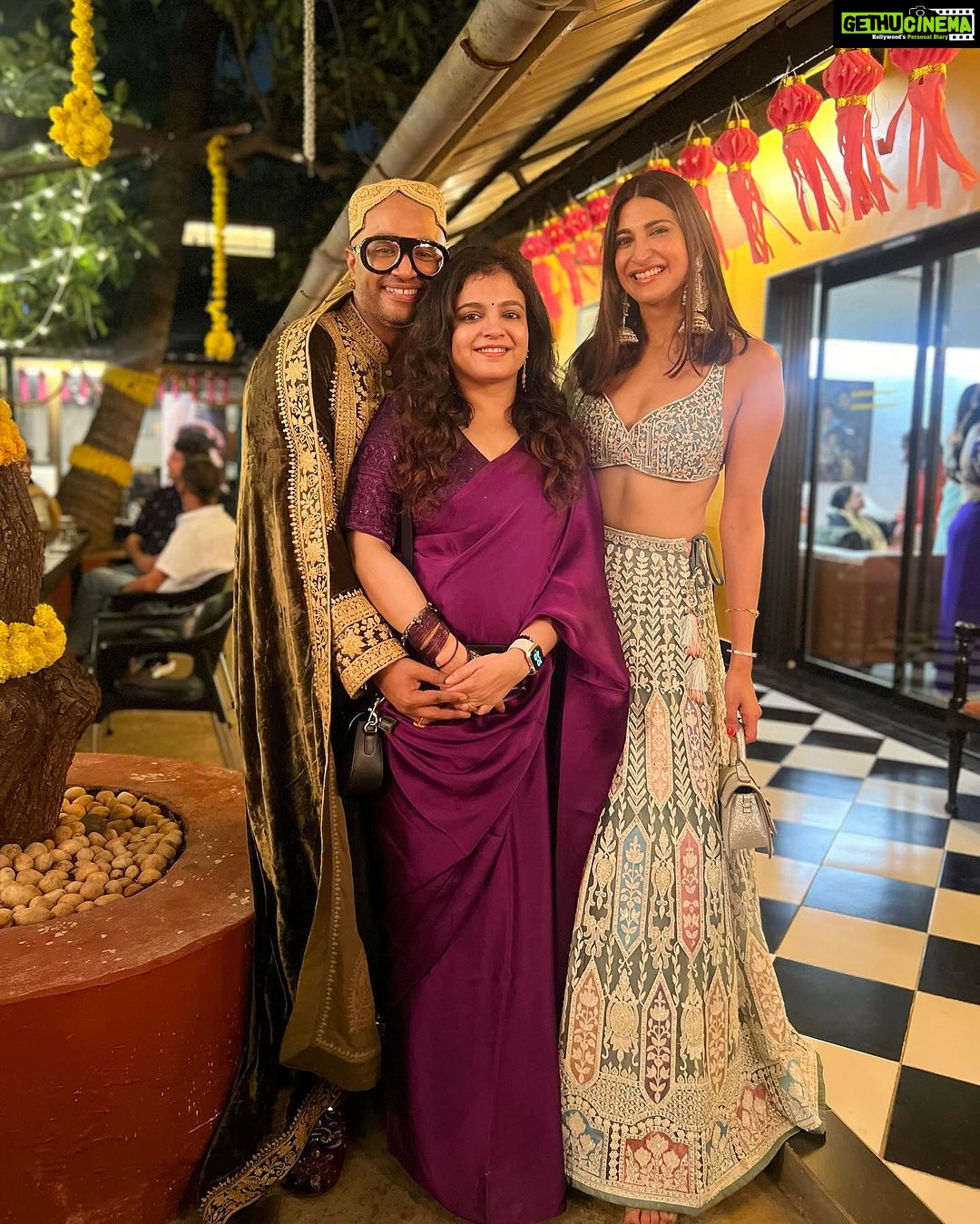 Aahana Kumra Instagram - The Diwali with ze special ladies at Janki Kutir! ๐๐งจ๐ช๐ฏโโ๏ธ Thank you @azmishabana18 Maam and @iamfaraz for having me ๐ซถ๐ฅ๐๐ช Also looking like a Kaju Katli in this one! Donโt you think!?๐๐ซถ๐๐ซ Lehenga : @shivaliahmedabad Earrings : @meraki.mumbai PR : @sonyashaikh #happydiwali #happynewyear . . . . #happydiwali2023 #diwali2023 #diwalidump #diwalidecor #aahanakumra #diwaliparty #diwaliparties Mumbai - เคฎเฅเคเคฌเค