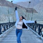 Aahana Kumra Instagram – A trip to TurTuk village!! 🌸🩵⛰️☀️🫰🍎
Oh I remember this day! It was my fourth day and I underestimated Leh! I hadn’t felt any AMS till now but this day I woke up with a massive headache and ear pain! The trip to TurTuk village was 3 hours in a winding road and I threw up a couple of times on the way! But once I reached the village I saw how beautiful it was and the food at @thebaltikitchen was nothing less than magical! They plucked the fresh leaves for the salad I ate in front of me! 🥗🥗delicious dried apricots and for the apples in plenty!! And how beautiful are the faces of all those who live in TurTuk Village! I was bewildered when a woman who came to me who knew my name! 🫣🥹👯‍♀️🌸💕
And ofcourse how can I not mention my obsession towards the magpies and lavenders that I saw everywhere in Leh!! 💕💕 🍇🪻
#mondaymood 
Jacket : @superdryindia 
Sweater : @marksandspencerindia 
Boots : @decathlonsportsindia 
.
.
.
.
#leh #lehdiaries #turtukvillage #solofemaletraveler #lehladakh #lehladakhdiaries #reelsinstagram #reelitfeelit #reelvideo Turtuk