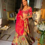 Aahana Kumra Instagram - Happy Diwali 2023 🪔🧨💕 Best day with the best peeps 🌸🫶💕🪔😘 Lehenga : @vaishaliagarwal_ @sonalitambe Earrings : @meraki.mumbai @sonyashaikh #happydiwali . . . . #diwali2023 #famjam #happydiwali2023 #diwali2023 #aahanakumra #diwalidecor #decorations #goldenhour #goldenlight #sunshinegirl Mumbai - मुंबई