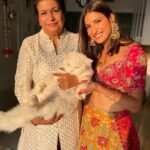 Aahana Kumra Instagram - Happy Diwali 2023 🪔🧨💕 Best day with the best peeps 🌸🫶💕🪔😘 Lehenga : @vaishaliagarwal_ @sonalitambe Earrings : @meraki.mumbai @sonyashaikh #happydiwali . . . . #diwali2023 #famjam #happydiwali2023 #diwali2023 #aahanakumra #diwalidecor #decorations #goldenhour #goldenlight #sunshinegirl Mumbai - मुंबई