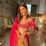 Aahana Kumra Instagram - Happy Diwali 2023 🪔🧨💕 Best day with the best peeps 🌸🫶💕🪔😘 Lehenga : @vaishaliagarwal_ @sonalitambe Earrings : @meraki.mumbai @sonyashaikh #happydiwali . . . . #diwali2023 #famjam #happydiwali2023 #diwali2023 #aahanakumra #diwalidecor #decorations #goldenhour #goldenlight #sunshinegirl Mumbai - मुंबई