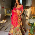 Aahana Kumra Instagram - Happy Diwali 2023 🪔🧨💕 Best day with the best peeps 🌸🫶💕🪔😘 Lehenga : @vaishaliagarwal_ @sonalitambe Earrings : @meraki.mumbai @sonyashaikh #happydiwali . . . . #diwali2023 #famjam #happydiwali2023 #diwali2023 #aahanakumra #diwalidecor #decorations #goldenhour #goldenlight #sunshinegirl Mumbai - मुंबई