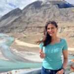 Aahana Kumra Instagram - Yeh sangam toh pyaar ka sangam hai 🩵⛰️☀️🌸 Fully Color co ordinated at the Indus zankar rivers sangam confluence!!! 🩵🩵⛰️⛰️🌸🌸☀️☀️ Also very excited for the India Pakistan World Cup! Would’ve loved to have watched it with the Indian Army but aise hi Sahi 🫡🇮🇳🫶⛰️🩵🫰🍎🏍️🧿 Truly #incredibelindia #leh #saturday . . . . #indusriver #indus #zanskar #zanskarvalley #zanskarriver #sangam #sangamconfluence #aahanakumra #solofemaletraveler #traveldiaries #lehdiaries #lehlakadh Sangam Point Confluence of Indus & Zanskar