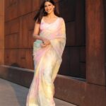 Aahana Kumra Instagram - Romancing the golden hour! 🌇🌅🌞The beauty of it all! 💕🌸🫶 Unedited and unfiltered🌸💕🫶🌅 Also one of my fav songs evaaaaa💕 Photos : @karanhenry Saree draping : @kkiranseth #sareenotsorry #sareelover . . . . #saree #premierday #indianfestival #festivities #festivalfashion #indianoutfit #aahanakumra #tuesday #tuesdaythoughts Mumbai - मुंबई