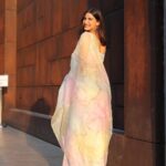 Aahana Kumra Instagram - Romancing the golden hour! 🌇🌅🌞The beauty of it all! 💕🌸🫶 Unedited and unfiltered🌸💕🫶🌅 Also one of my fav songs evaaaaa💕 Photos : @karanhenry Saree draping : @kkiranseth #sareenotsorry #sareelover . . . . #saree #premierday #indianfestival #festivities #festivalfashion #indianoutfit #aahanakumra #tuesday #tuesdaythoughts Mumbai - मुंबई
