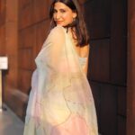 Aahana Kumra Instagram - Romancing the golden hour! 🌇🌅🌞The beauty of it all! 💕🌸🫶 Unedited and unfiltered🌸💕🫶🌅 Also one of my fav songs evaaaaa💕 Photos : @karanhenry Saree draping : @kkiranseth #sareenotsorry #sareelover . . . . #saree #premierday #indianfestival #festivities #festivalfashion #indianoutfit #aahanakumra #tuesday #tuesdaythoughts Mumbai - मुंबई