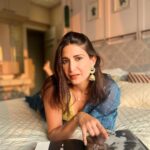 Aahana Kumra Instagram - इश्क़ वो है जब मैं शाम होने पर मिलने का वादा करूँ और वो दिन भर सूरज के होने का अफ़सोस करे 🌸🌞🫶 #saturdate #goldenhour . . . . #evening #sareelover #alldressedup #saturday #saturdayvibes #saturdaymood #aahanakumra Mumbai - मुंबई
