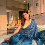 Aahana Kumra Instagram - इश्क़ वो है जब मैं शाम होने पर मिलने का वादा करूँ और वो दिन भर सूरज के होने का अफ़सोस करे 🌸🌞🫶 #saturdate #goldenhour . . . . #evening #sareelover #alldressedup #saturday #saturdayvibes #saturdaymood #aahanakumra Mumbai - मुंबई