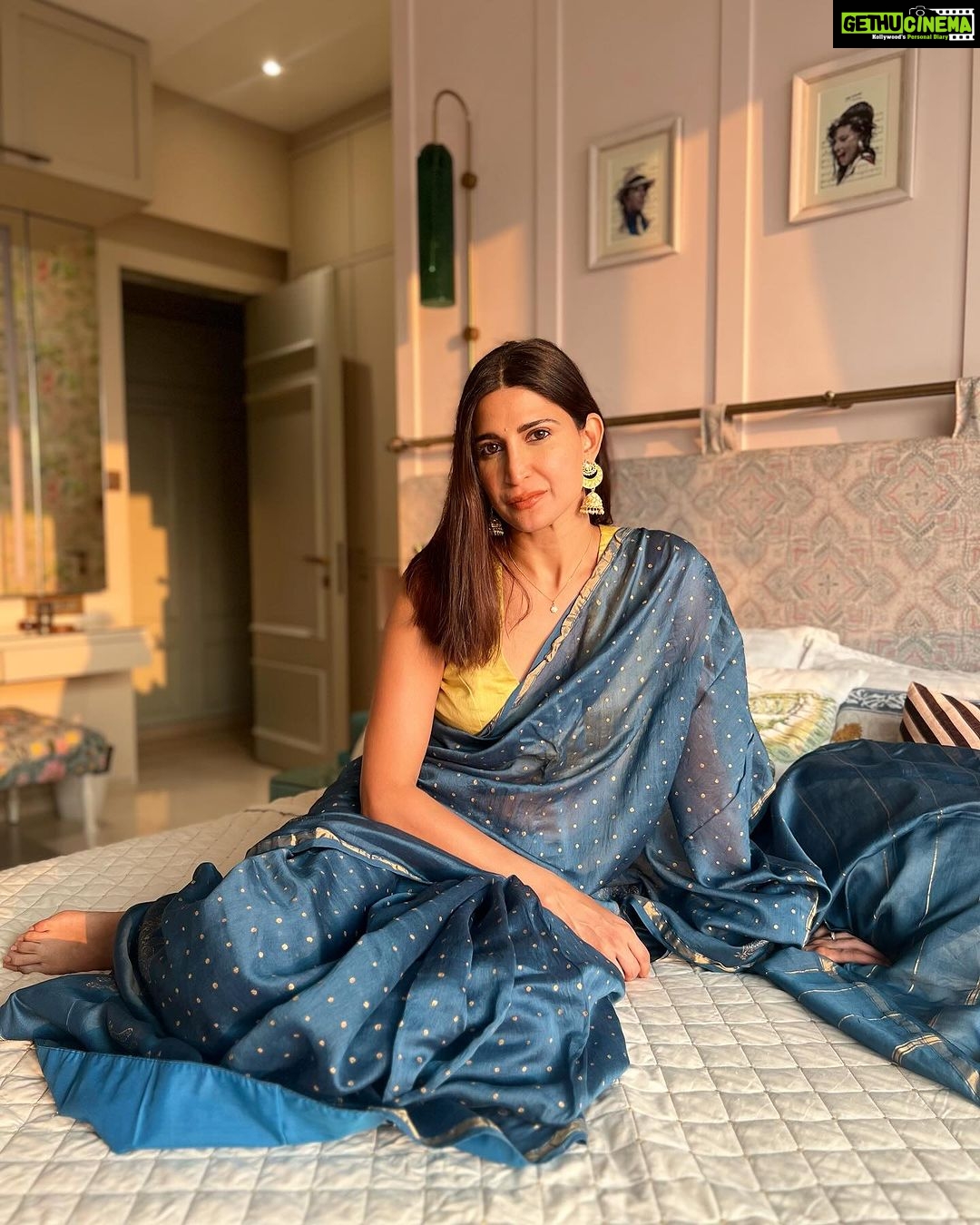 Aahana Kumra Instagram - इश्क़ वो है जब मैं शाम होने पर मिलने का वादा करूँ और वो दिन भर सूरज के होने का अफ़सोस करे 🌸🌞🫶 #saturdate #goldenhour . . . . #evening #sareelover #alldressedup #saturday #saturdayvibes #saturdaymood #aahanakumra Mumbai - मुंबई