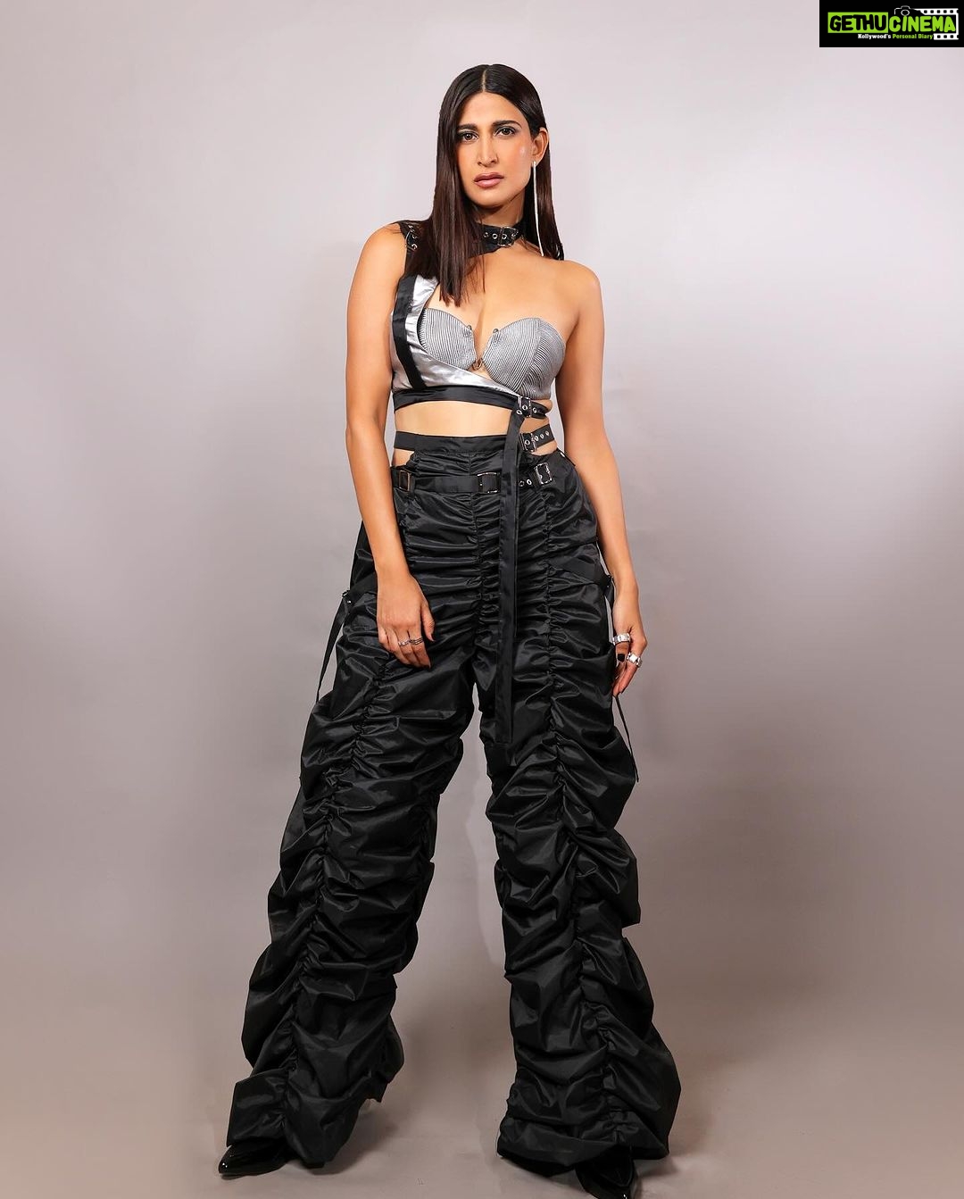 Aahana Kumra Instagram - Looking like a wow๐๐๐๐ @bombaytimes @timesfashionweek @whistling_woods Styling : @juhi.ali Make up : @komzy_le Hair : @kahkashaaaan Photos : @karanhenry Jewellery : @shopeurumme @rubans.in Shoes : @oceedeeshoes Managed by : @suchijaggi @itsbhavyapatel_ #showstopper #fashionweek . . . #showstopper #runway #photoshoot #monday #manicmonday #mondaymotivation #mondaymood #portraitphotography #runwayfashion #monday #aahanakumra Mumbai - เคฎเฅเคเคฌเค