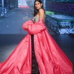 Aahana Kumra Instagram - Runway ready and feeling like superwoman💯🫡💪 Proud and humbled to be the showstoppper for @whistling_woods design students for @bombaytimes fashion week ! My 5th consecutive year at the #bombaytimesfashionweek and this time it was for my Alma Mater! A huge congratualtions to all the students who participated and much love to you @meghnaghaipuri_official @rahul77 and @jewellynalvares for believing in me always 💕🌸🫶👯‍♀️ @timesfashionweek Styling : @juhi.ali Make up : @komzy_le Hair : @kahkashaaaan Photos : @prathameshb84 @karanhenry @anujmalkanphotography Jewellery : @shopeurumme @rubans.in Shoes : @oceedeeshoes Managed by : @suchijaggi @itsbhavyapatel_ #showstopper #fashionweek . . . . #bomabytimes #fashionshow #fashion #design #aahanakumra #blingiton #mumbai #goshowstopper St. Regis Hotel