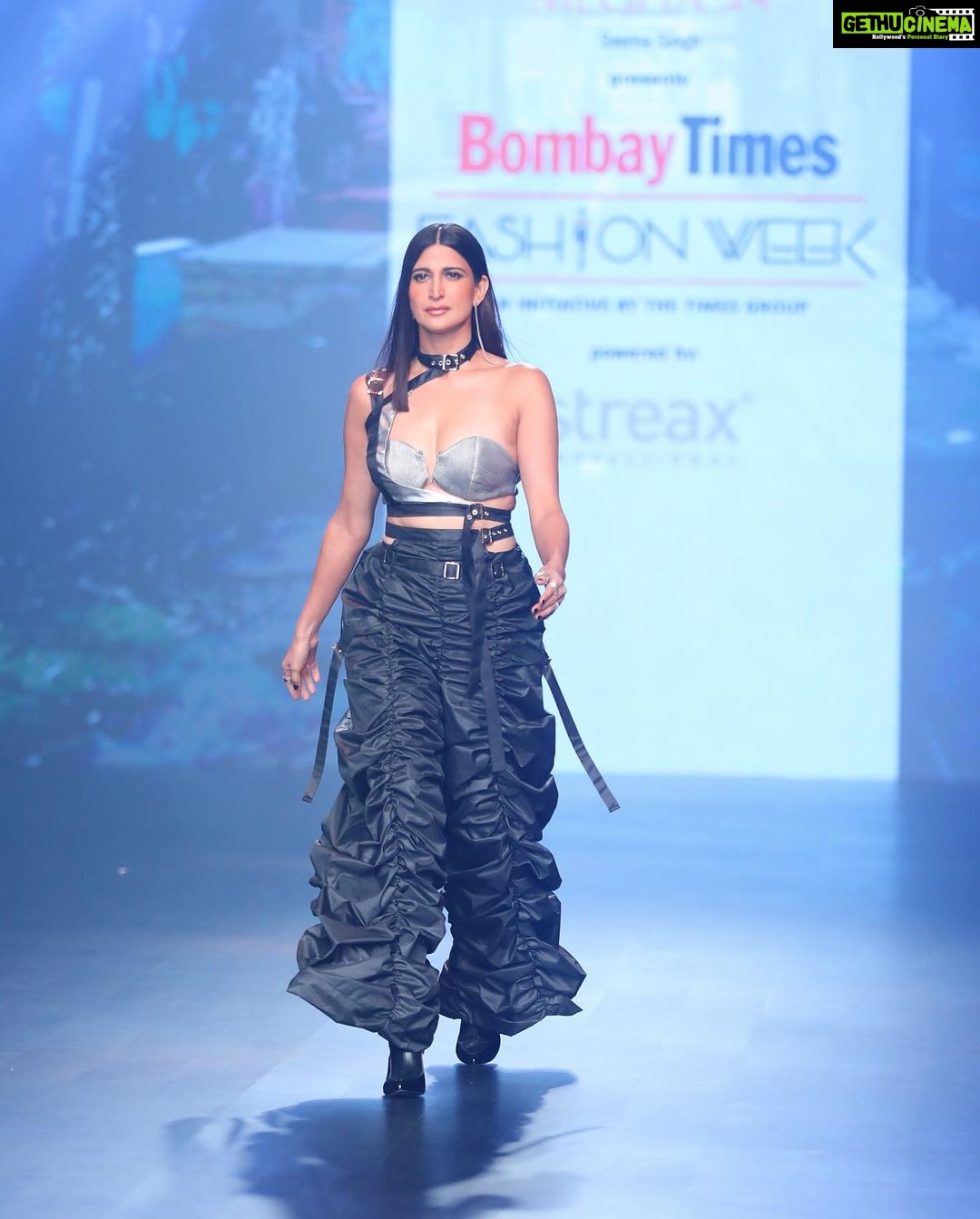 Aahana Kumra Instagram - Runway ready and feeling like superwoman💯🫡💪 Proud and humbled to be the showstoppper for @whistling_woods design students for @bombaytimes fashion week ! My 5th consecutive year at the #bombaytimesfashionweek and this time it was for my Alma Mater! A huge congratualtions to all the students who participated and much love to you @meghnaghaipuri_official @rahul77 and @jewellynalvares for believing in me always 💕🌸🫶👯♀️ @timesfashionweek Styling : @juhi.ali Make up : @komzy_le Hair : @kahkashaaaan Photos : @prathameshb84 @karanhenry @anujmalkanphotography Jewellery : @shopeurumme @rubans.in Shoes : @oceedeeshoes Managed by : @suchijaggi @itsbhavyapatel_ #showstopper #fashionweek . . . . #bomabytimes #fashionshow #fashion #design #aahanakumra #blingiton #mumbai #goshowstopper St. Regis Hotel