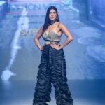 Aahana Kumra Instagram - Runway ready and feeling like superwoman💯🫡💪 Proud and humbled to be the showstoppper for @whistling_woods design students for @bombaytimes fashion week ! My 5th consecutive year at the #bombaytimesfashionweek and this time it was for my Alma Mater! A huge congratualtions to all the students who participated and much love to you @meghnaghaipuri_official @rahul77 and @jewellynalvares for believing in me always 💕🌸🫶👯‍♀️ @timesfashionweek Styling : @juhi.ali Make up : @komzy_le Hair : @kahkashaaaan Photos : @prathameshb84 @karanhenry @anujmalkanphotography Jewellery : @shopeurumme @rubans.in Shoes : @oceedeeshoes Managed by : @suchijaggi @itsbhavyapatel_ #showstopper #fashionweek . . . . #bomabytimes #fashionshow #fashion #design #aahanakumra #blingiton #mumbai #goshowstopper St. Regis Hotel