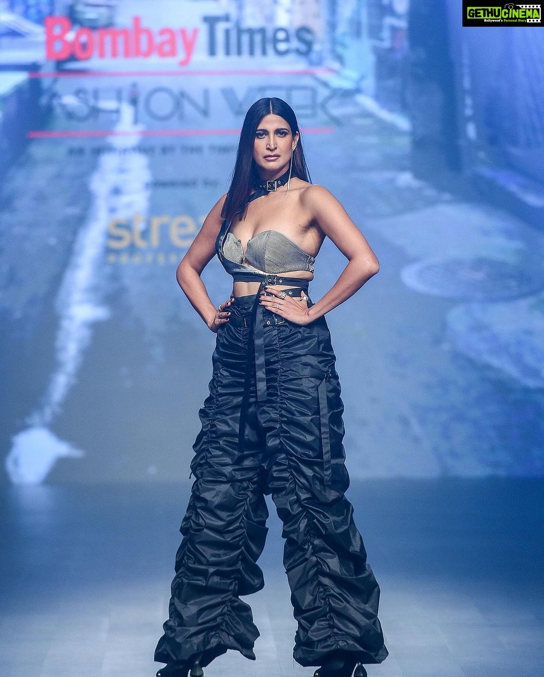 Aahana Kumra Instagram - Runway ready and feeling like superwoman💯🫡💪 Proud and humbled to be the showstoppper for @whistling_woods design students for @bombaytimes fashion week ! My 5th consecutive year at the #bombaytimesfashionweek and this time it was for my Alma Mater! A huge congratualtions to all the students who participated and much love to you @meghnaghaipuri_official @rahul77 and @jewellynalvares for believing in me always 💕🌸🫶👯♀️ @timesfashionweek Styling : @juhi.ali Make up : @komzy_le Hair : @kahkashaaaan Photos : @prathameshb84 @karanhenry @anujmalkanphotography Jewellery : @shopeurumme @rubans.in Shoes : @oceedeeshoes Managed by : @suchijaggi @itsbhavyapatel_ #showstopper #fashionweek . . . . #bomabytimes #fashionshow #fashion #design #aahanakumra #blingiton #mumbai #goshowstopper St. Regis Hotel